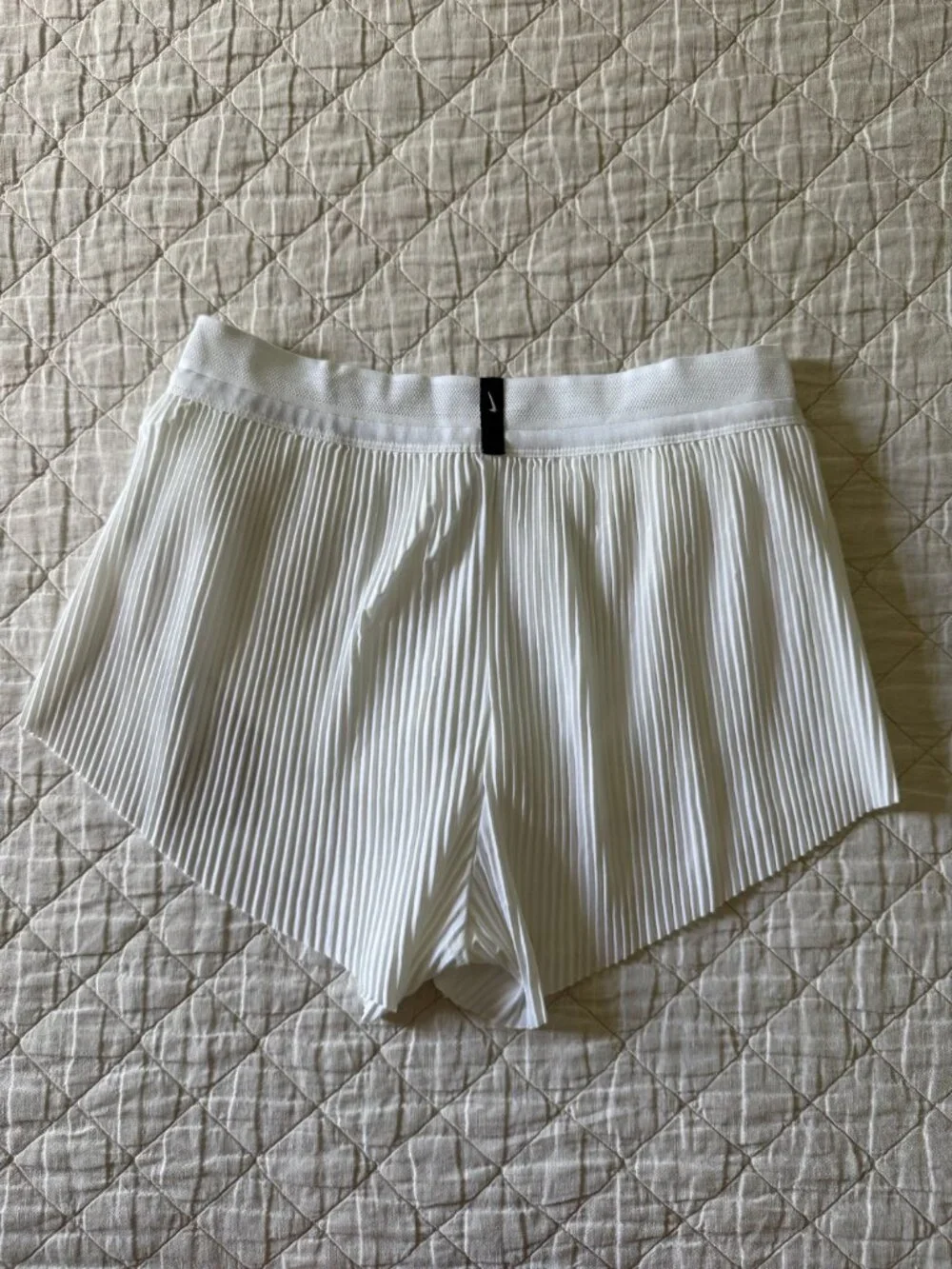 Nike AeroSwift Women's Runnning Shorts - White, Medium (NWT)